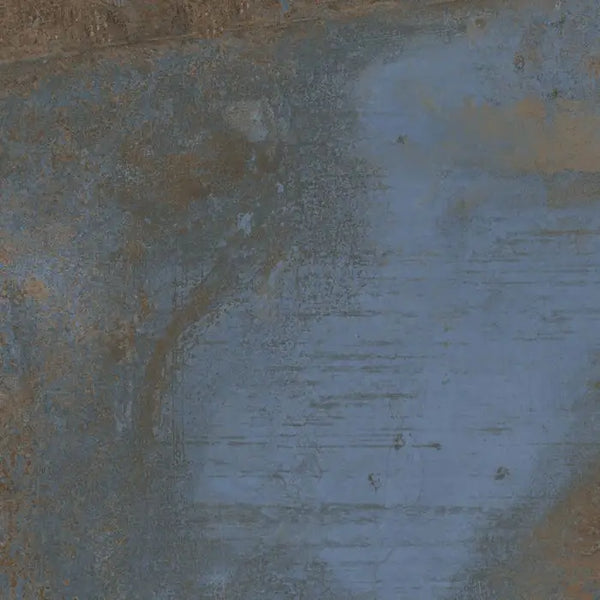 Weervoud oppervlak met blauwe-grijze patina en roest voor Flatiron Blue 60x60 rett