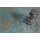 Verweerde metalen lantaarn in blauw en grijs bij Flatiron Jeko 30x60 rett