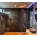 Moderne GM33 Lichtbruin Soft Grain wandtegels in walk-in douche met meerdere regendouches