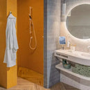 Moderne badkamer met walk-in douche en zwevende wastafel, GM41 Orange Soft Grain tegels