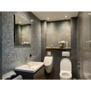 Moderne badkamer met gmg651 medium grey gouden ader wandtegels en witte sanitair