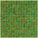 Een groene glazen mozaïek tegel met goudkleurige aderen voor GMG901 Green Golden Vein