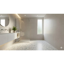 Modern minimalistische badkamer met witte muren rond spiegel en terrazzo vloer met gobi bianco 60x120 bianco 60x120 rett