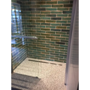 Glanzende groene subway tegels in een metselwerkpatroon, Granito Treviso 40x40 cm