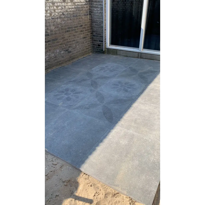 Vers verse betonplaat van Hormigon Antraciet 70x70x3,2 met unieke uitstraling