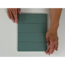 Groene houten plank met horizontale latten van de Kalma Blue Lake 6x18 mat