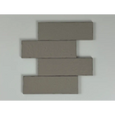 Vier grijze rechthoekige blokken in een verspringend patroon van Kalma Morchella 6x18