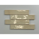 Vier glanzende beige wandtegels van Kalon Ivory in 5x25 cm, gestapeld