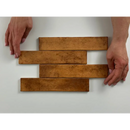 Vier houten planken in een verspringend patroon van Kalon Terracotta wandtegel 5x25 glans
