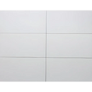 Twee zwarte lijnen kruisen op een witte oppervlakte van Kerabo wit mat gerectificeerd 30x60