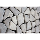 Lichtgrijze marmer scherven getrommeld in een mozaïekachtig patroon