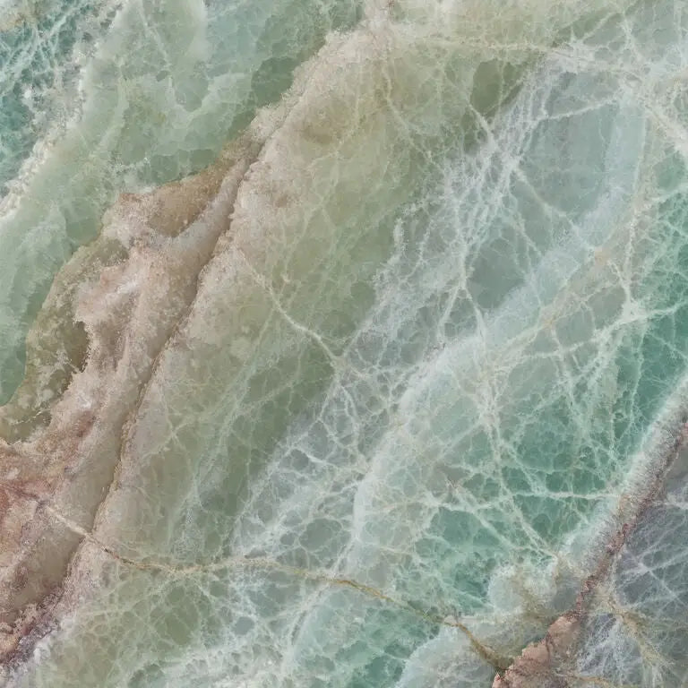 Een lixium jade gepolijst 120x120 rett slab met groene onyx, witte aderen en subtiele bruine randen