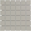 Een lap ongeglazuurde lichtgrijze vierkante mozaïektegels met matte afwerking voor LO1029 Grey Matt R11