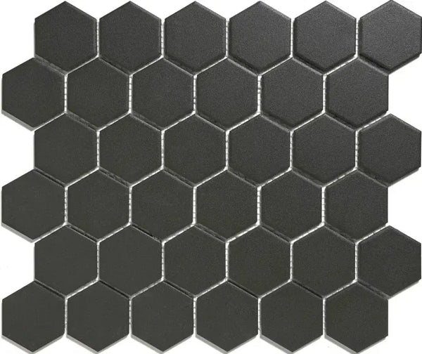 Dark grijze hexagonale mozaïektegels met lichte voeg, perfect past bij LOH1017 Black Matt R11