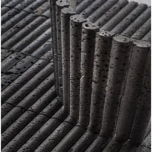 Dark grey lulu lava stone cilindrische tegels met subtiele glans en textuur