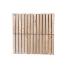 Beige lulu travertin vloertegels met verticale rechthoekige mozaïektegels in een gridpatroon voor wandtegels