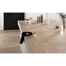 Soepele beige marmeren aanrecht met ronde hoeken van Maku Nut 60x60 met witte adering