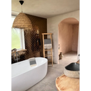 Moderne vrijstaande witte badkuip met ronde randen in Malaga Escama Oro Brillo stijl