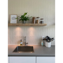 Moderne RVS spoelbak met hoge kraan boven Prachtige keramische tegel Mat tan 7,5x30