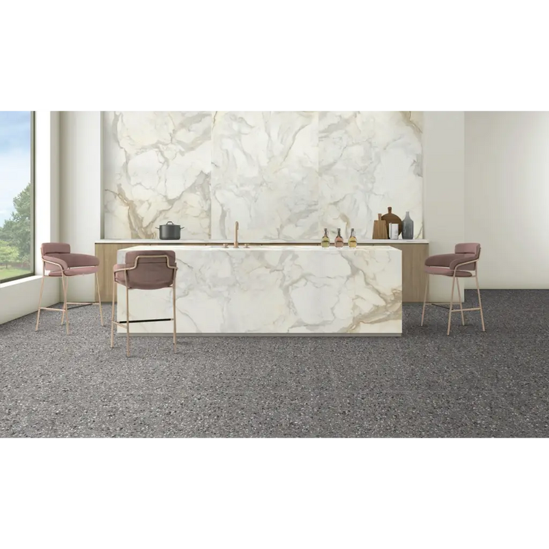 Moderne keuken eiland met Medley terrazzo Antracite 60x60 rett aanrechtblad en geïntegreerde gootsteen