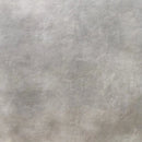Grijs tekstuurbeton met een verweerd uiterlijk van Metropolis Grigio 90x90x2