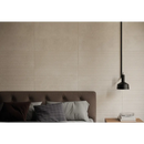 Moderne grijze gestoffeerde bed met getuftte hoofdeinde, perfect voor Midtown Cream wandtegel