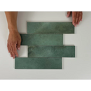 Vier groene keramische tegels in een verspringend patroon van Moon Green Glans