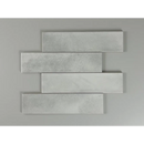 Vier grijzige tegels in een verspringend patroon van Maan Wit Glans 7,5x30