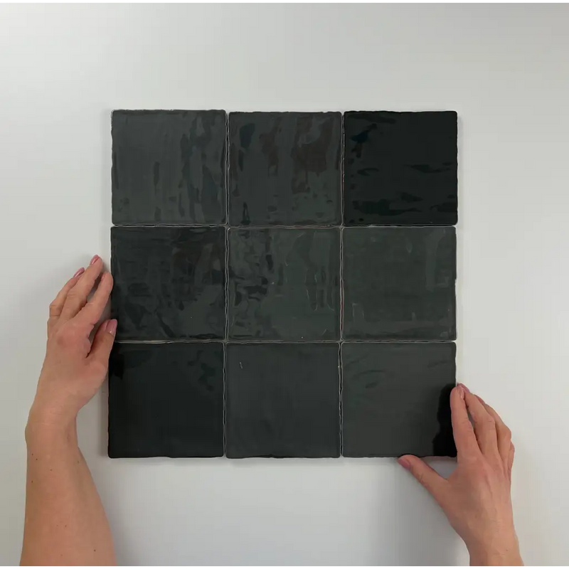 Negen donkere vierkante tegels in een 3x3 raster van Moos Anthracite Glans handvorm 13x13