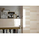 Boekenkast met Moos Ivory handvorm prints, vazen en boeken voor een stijlvol interieurs