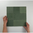 Negen groene keramische tegels in een 3x3 patroon van Moos Jade Glans handvorm 13x13