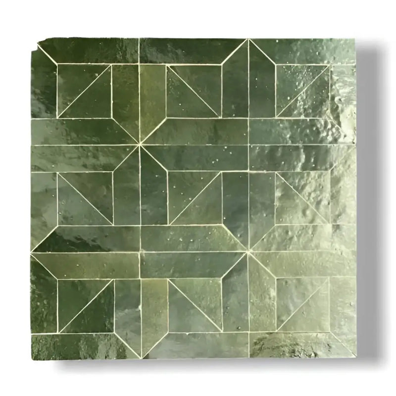 Groene marmeren vloertegels met geometrisch patroon en gouden accenten Alhambra Mozaiek 401