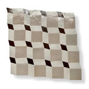 Geruite lederen racevlag met bruine en witte vierkanten, als keramische tegels