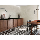 Moderne keuken met houten kasten en Munich Sand wandtegel 40x120 rett vloer