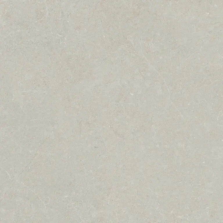 Lichte grijze mytos bone 90x90 keramische tegel met subtiele adering en een geredde afwerking