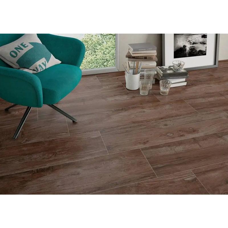 Donkere houten look porcelain tegels, Nebraska Cherry 30x120 met natuurlijk patroon