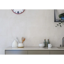 Eenvoudig gray keukenblad met minimale accessoires, Neutra Pearl 30x60 stijl