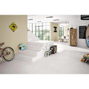 Witte betonnen trap met glazen leuningen, perfect voor Neutra White 60x60 stijl