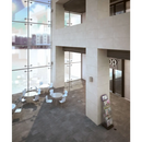 Moderne witte tafel met stoelen op Nexus Antracite anti-slip R11 60x60 tegels