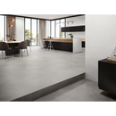 Moderne keuken met Nexus Glaciar Mat 120x260 en zwarte onderkasten, houten blad