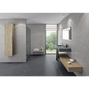 Moderne minimalistische badkamer met Nexus Pearl 5-10-15x60 Rett en houten accenten