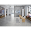 Minimalistische kledingwinkel met Nexus White 60x120 en witte kleding aan haken