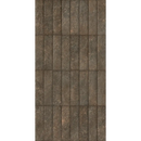 Verweerd betonnen muur met verticale panelen in Nobu Cocoa 6x24 stijl