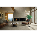 Moderne woonkamer met een leren lounge stoel en ingebouwde open haard, Nobu Grey 120x120