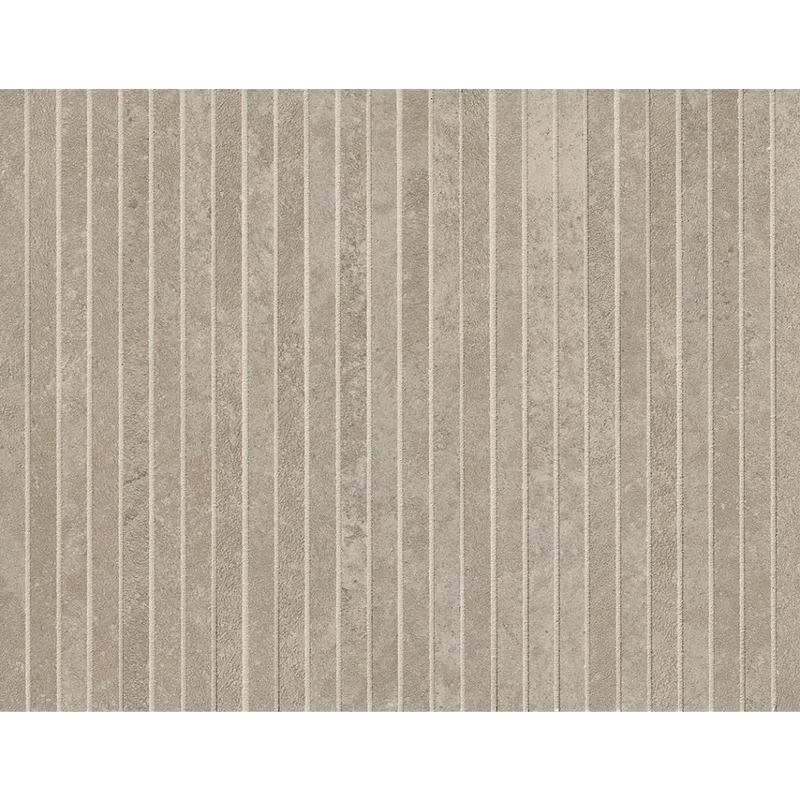 Beige gestreepte wandbekleding met verticale textuur bij Nobu Grey Tratti Mosaico