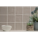 Witte keramische kom op aanrecht met Oud Hollandse Witjes Grijs 13x13