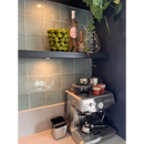 Rvs espresso machine met portafilter en knoppen, perfect naast Oud Hollandse Witjes Jade 13x13