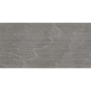 Grijze tegel met grof textuur en horizontale lijnen van Overland Greige Relieve 30x60