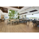 Moderne eetkamer met houten vloeren en glazen muren, Padouk Nut 30x120 rett