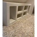 Witte ingebouwde opber eenheid met open cubbycompartimenten van Pebbles Crema 30x30